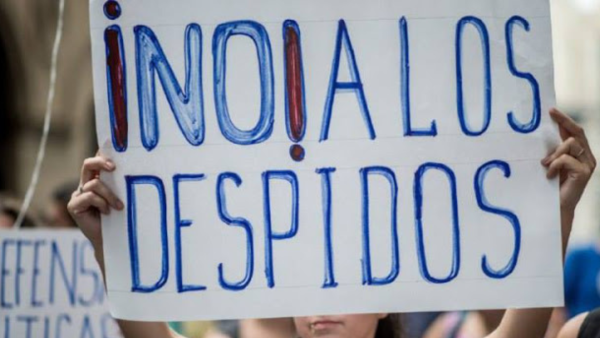 Amenaza y más despidos en el sector público