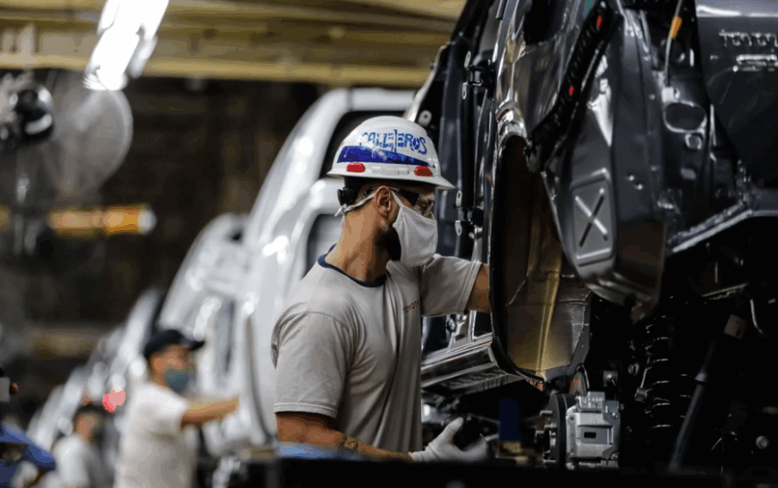 Según la UIA, la industria profundiza su caída y acumuló en agosto una baja del 3%
