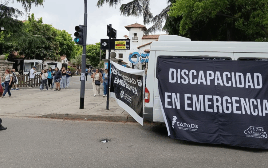 Protesta en la Agencia Nacional de Discapacidad: manifestantes ingresaron por la fuerza ante la falta de respuestas