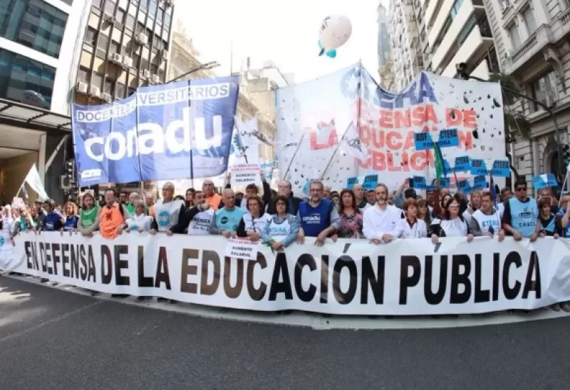 Universitarios advierten que el ciclo lectivo 2026 está en riesgo si el Gobierno no cumple la ley