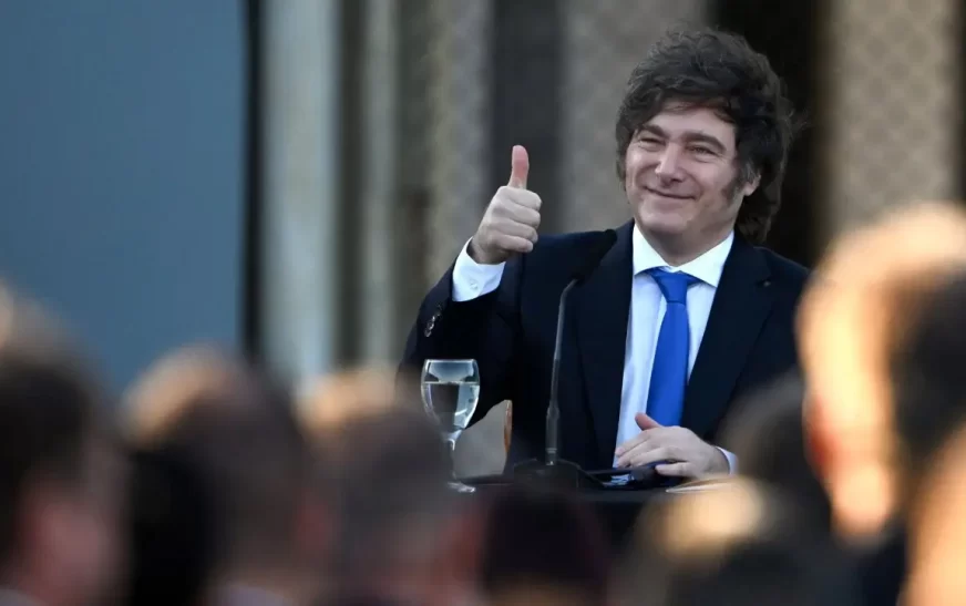 Milei pierde respaldo y crece el malestar social: más de la mitad desaprueba su gestión