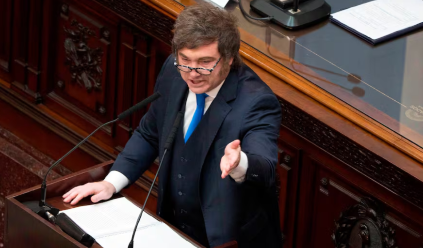 Discurso del poder y silencios de la realidad