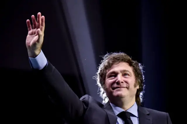 LA ARGENTINA DEL AGRAVIO: MILEI Y EL LENGUAJE DEL DERRUMBE