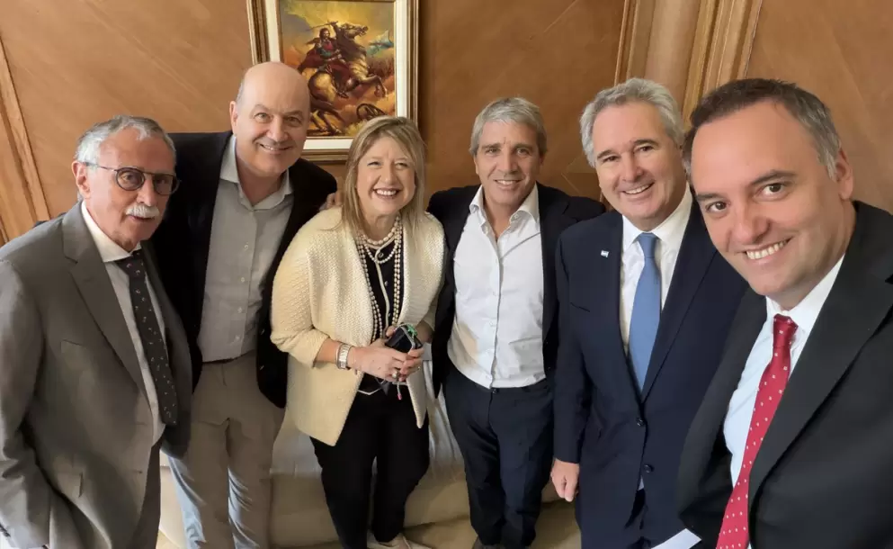 FUERTE AUMENTO EN EL GABINETE: FUNCIONARIOS DE MILEI DUPLICARON SUS SUELDOS EN 2026