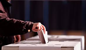 LOS ESCÁNDALOS DE LA CORRUPCIÓN Y EL VOTO CASTIGO