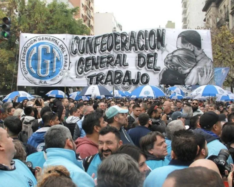LA CGT CONVOCÓ A UNA MARCHA A PLAZA DE MAYO EN LA PREVIA DEL DÍA DEL TRABAJADOR