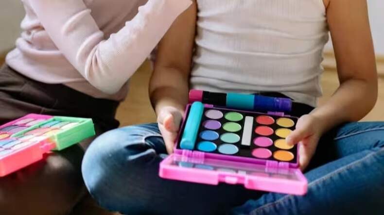 ANMAT prohibió cosméticos infantiles sin registro y ordenó retirarlos de la venta online