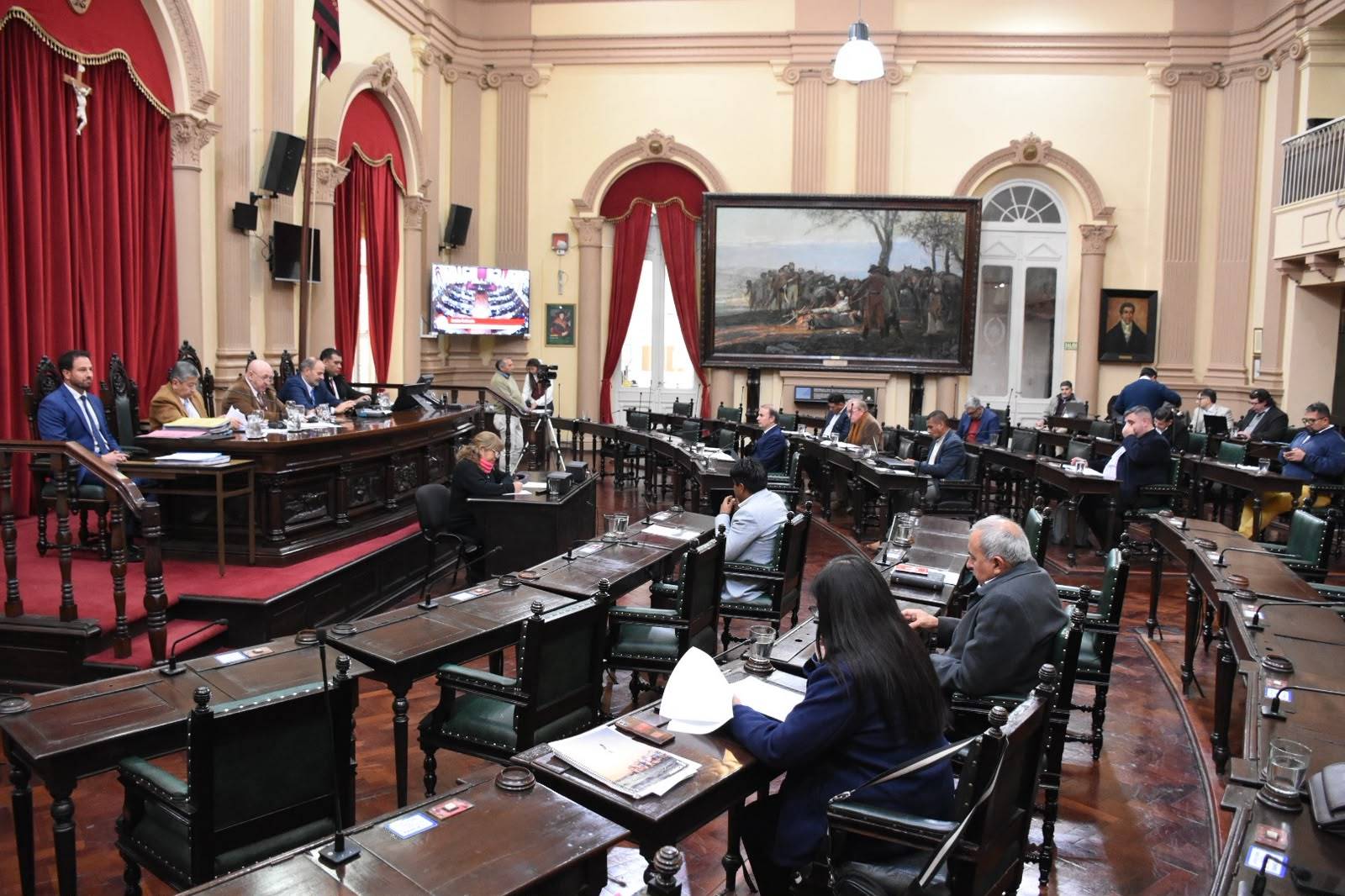 El Senado pidió informes por el incendio de Cafayate y aprobó cambios en organismos de control