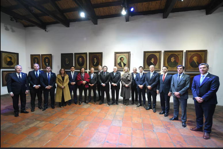 Milei reunió a 13 gobernadores en Tucumán y llamó a ratificar el Pacto de Mayo