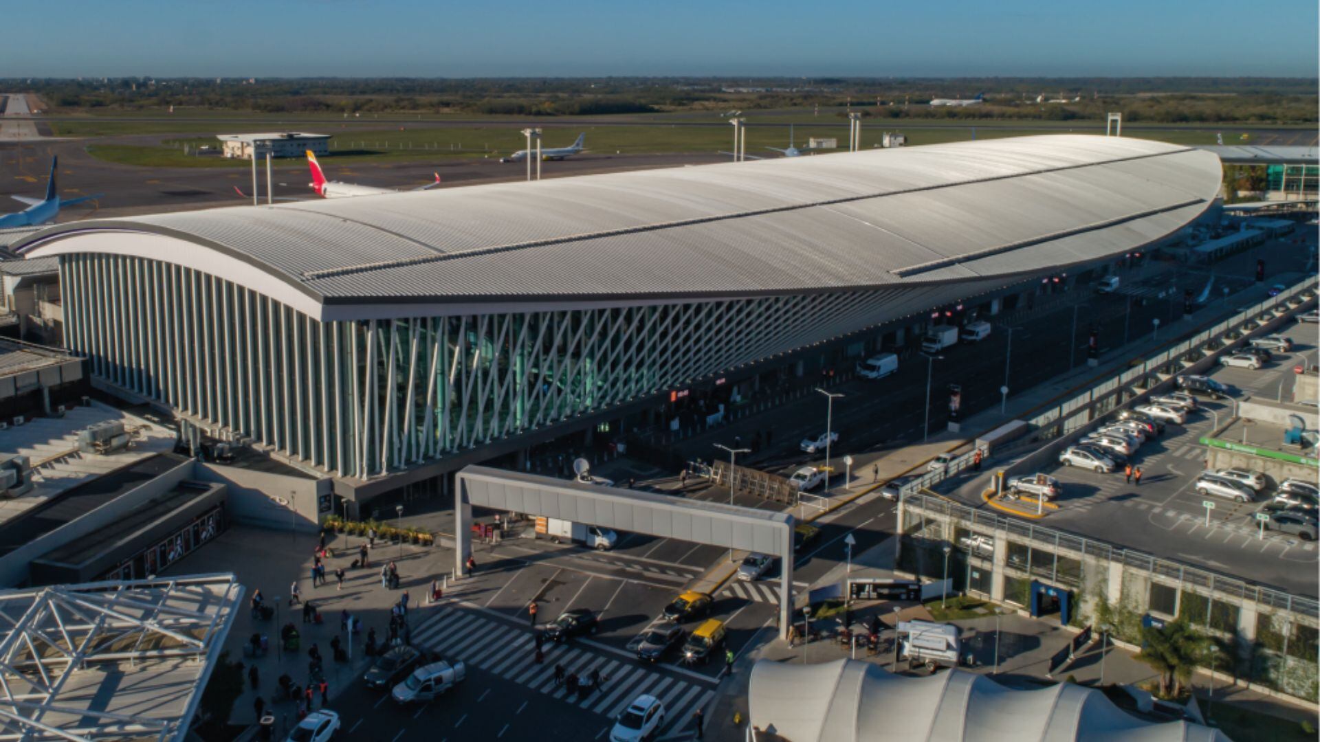 Más de USD 600 millones en obras aeroportuarias, paralizados por la falta de acuerdo entre el Gobierno y Aeropuertos Argentina