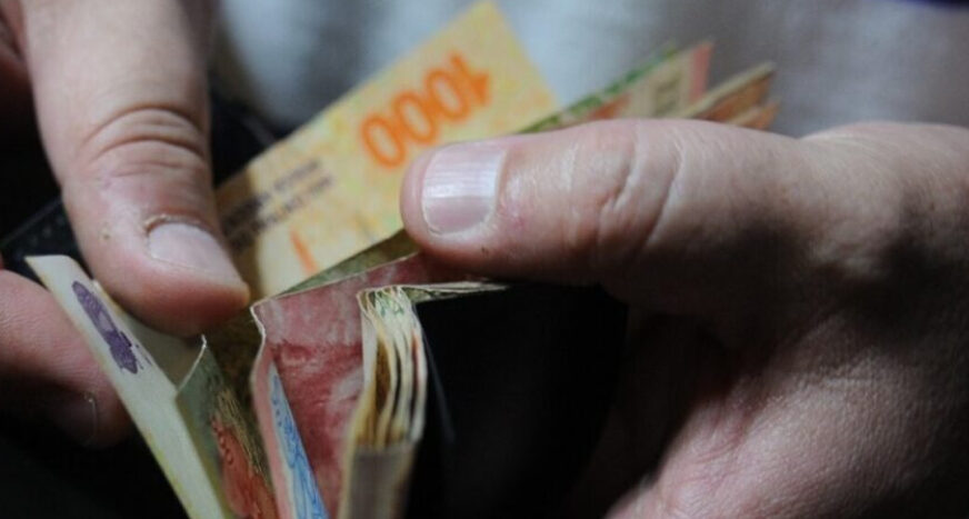 Argentina, Uruguay y Chile: cuánto pesan el alquiler, los alimentos y la nafta sobre los salarios