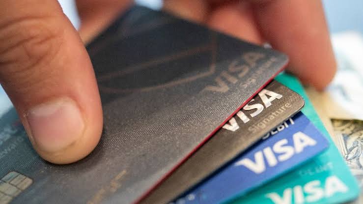 El Banco Central actualizó el límite para las tasas de tarjetas de crédito en septiembre