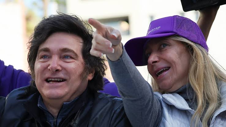 JAVIER MILEI, AL GOBIERNO; EL PODER, A KARINA