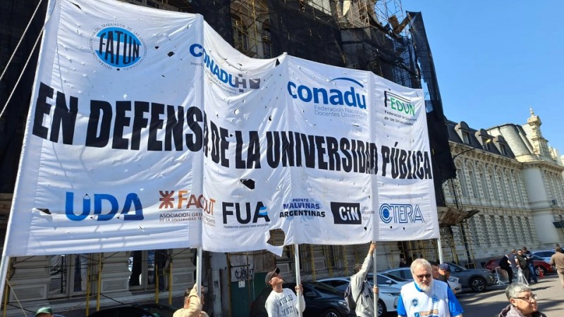 Universidades vuelven al paro: docentes reclaman una recomposición salarial del 33,4%