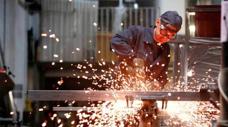 Industria y construcción profundizaron la caída en julio: ambas retrocedieron más del 4%