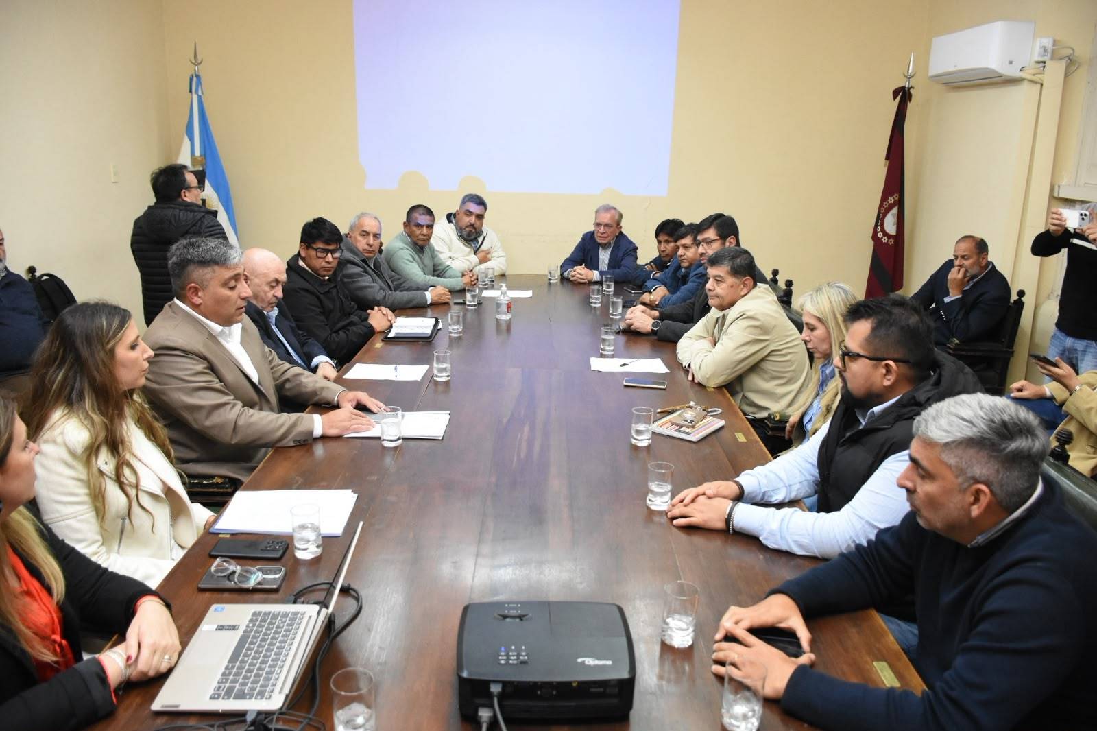 Salta ampliará la entrega de anteojos y prótesis dentales gratuitas para familias vulnerables
