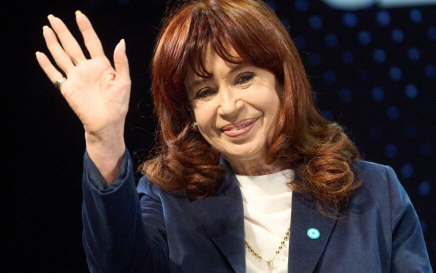 CRISTINA Y LA CRÍTICA AL MODELO DE AJUSTE
