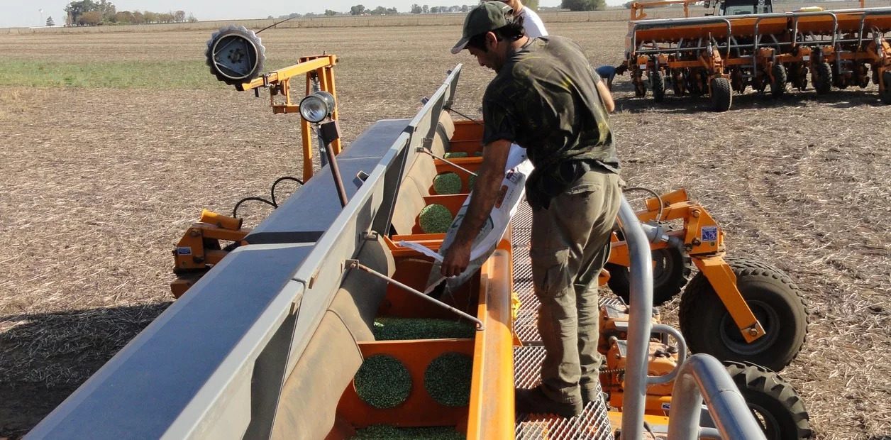 Paritaria rural: el salario básico de un peón de UATRE supera los $1,2 millones en octubre